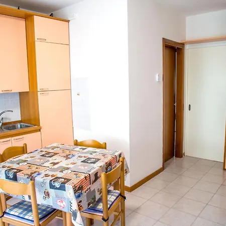 Διαμέρισμα Ground-floor Haven Just 350mt From The *